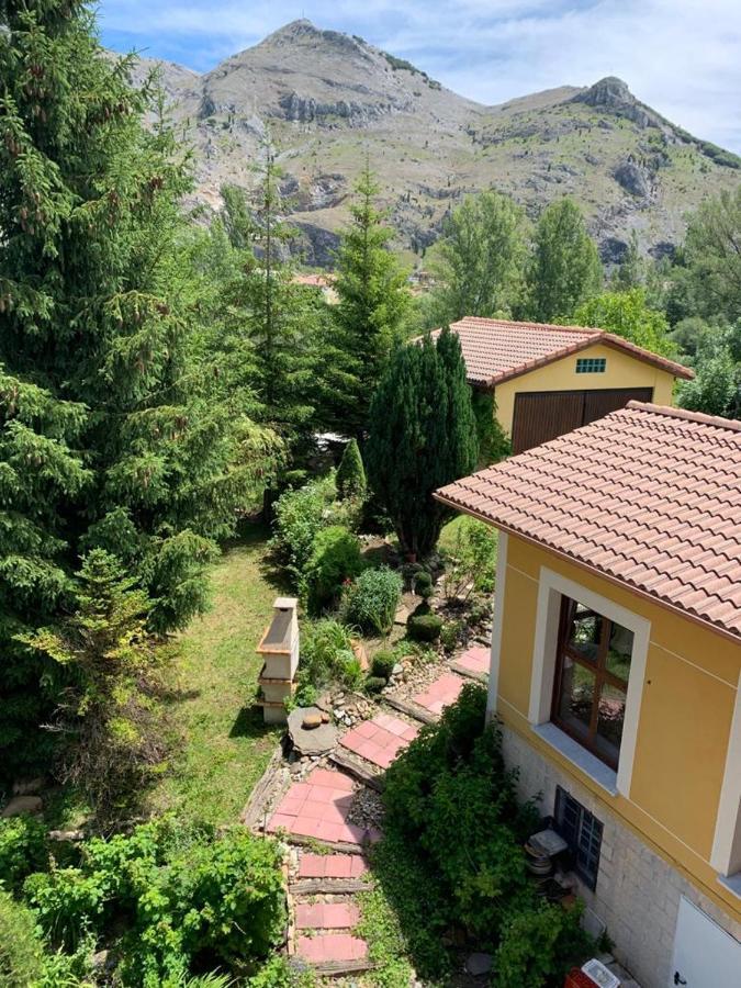 Hostel Arenos Velilla del Rio Carrion ภายนอก รูปภาพ